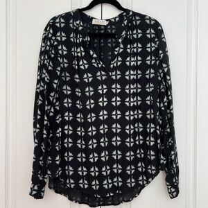 Velvet by Graham & Spencer Rayon blouse Black & White pattern Medium